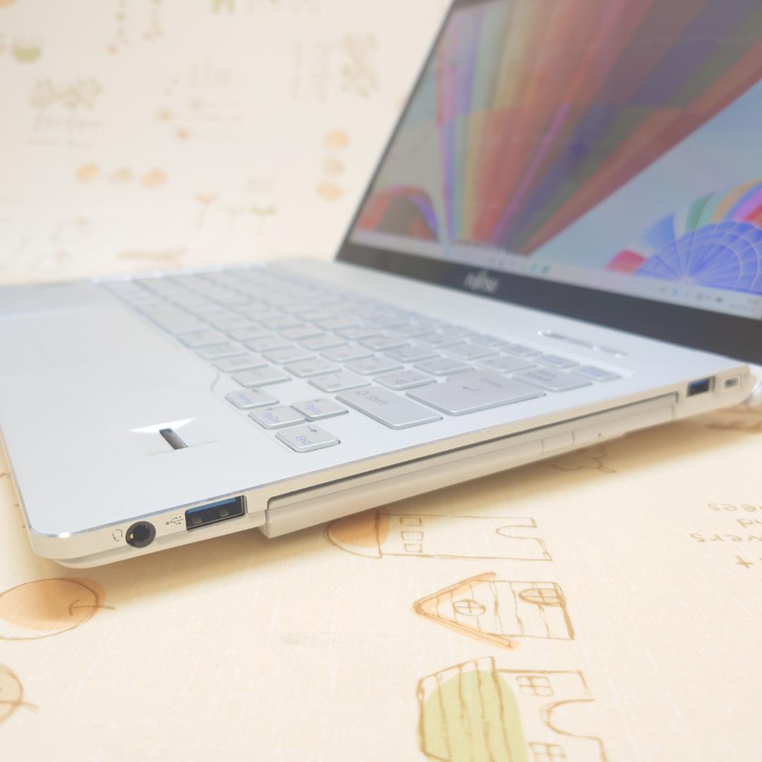 WQHD Windows11 オフィス SSD i7 白ノートパソコン 小型軽量