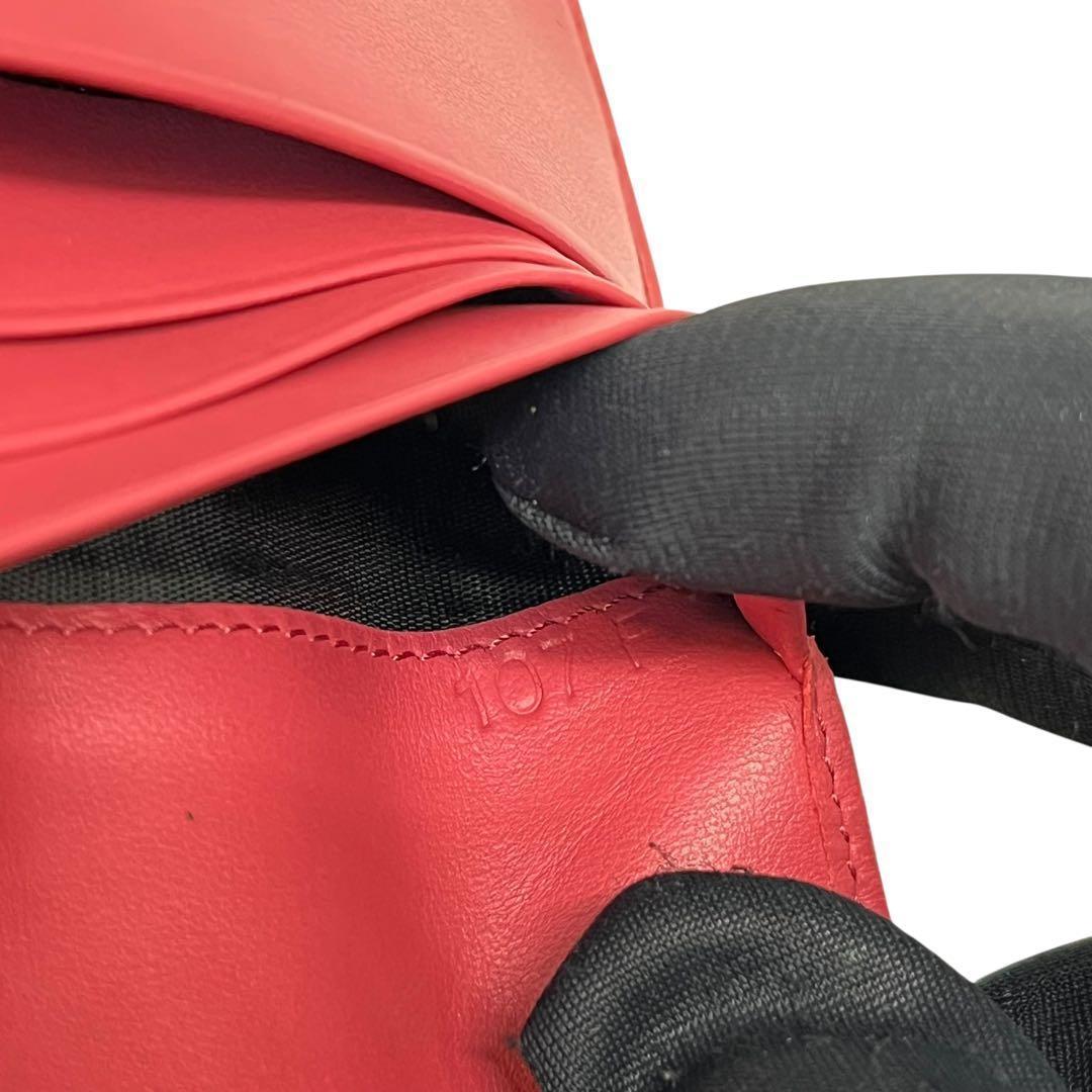 レア✨プラダ 二つ折り財布 サフィアーノレザー バイカラー 黒 ピンク レア✨プラダ 二つ折り財布 サフィアーノレザー バイカラー 黒 ピンク