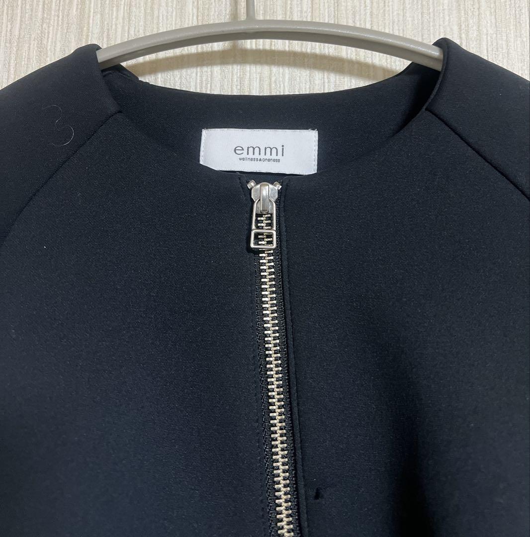 美品】UVカット◎emmi☆ecoダンボール ノーカラーブルゾン 黒