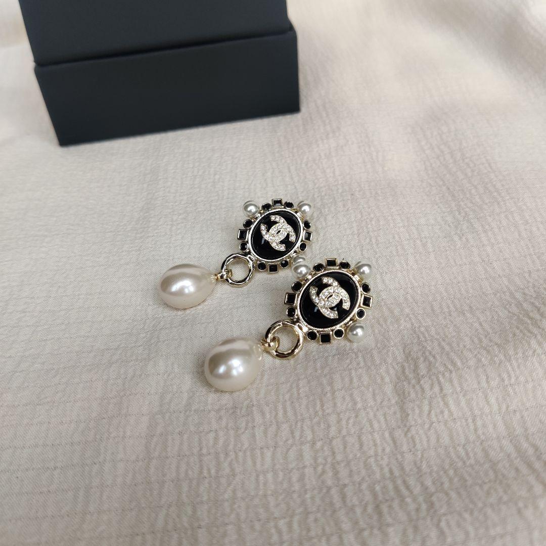 ● CHANEL