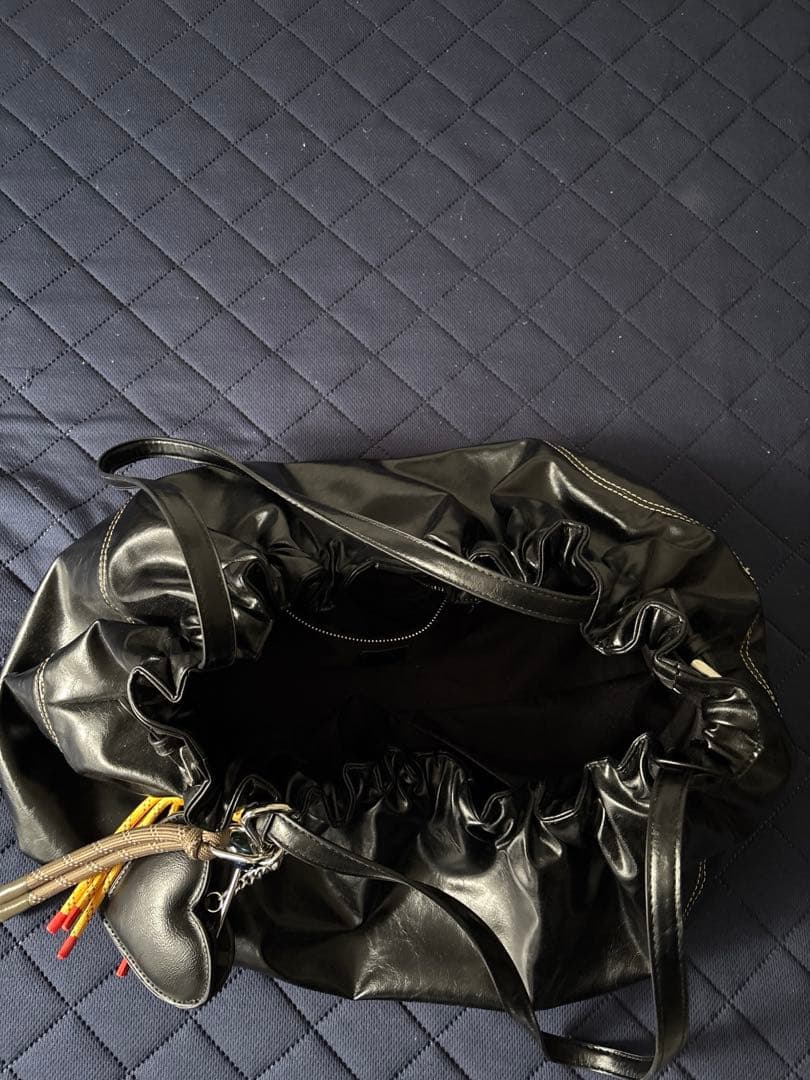 ZARA ギャザーチャーム付き ショッパートートバッグ 完売品 ZARA ギャザーチャーム付き ショッパートートバッグ 完売品