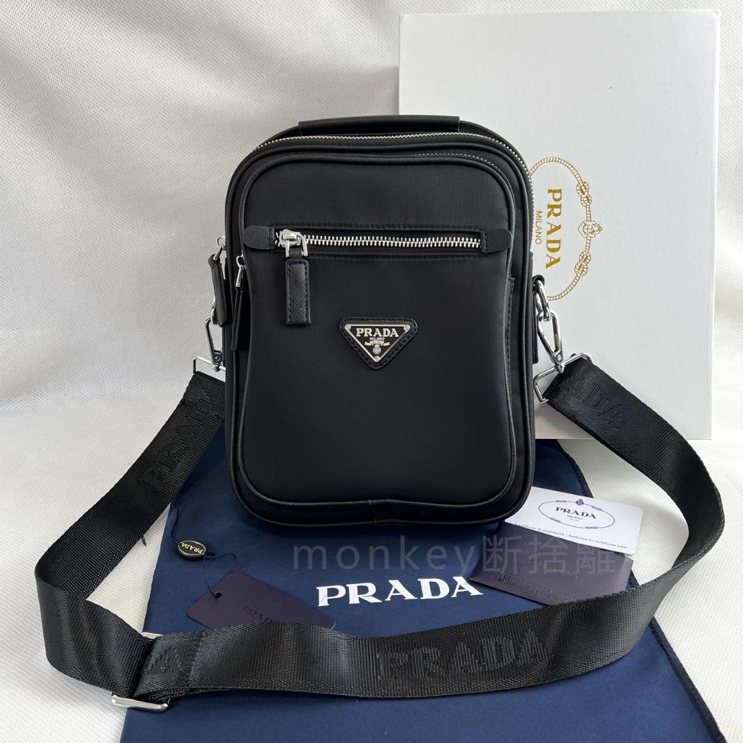 希少PRADA プラダ　ショルダーバッグ カメラバッグ PRADA プラダ ショルダーバッグ カメラバッグ ナイロン レザー