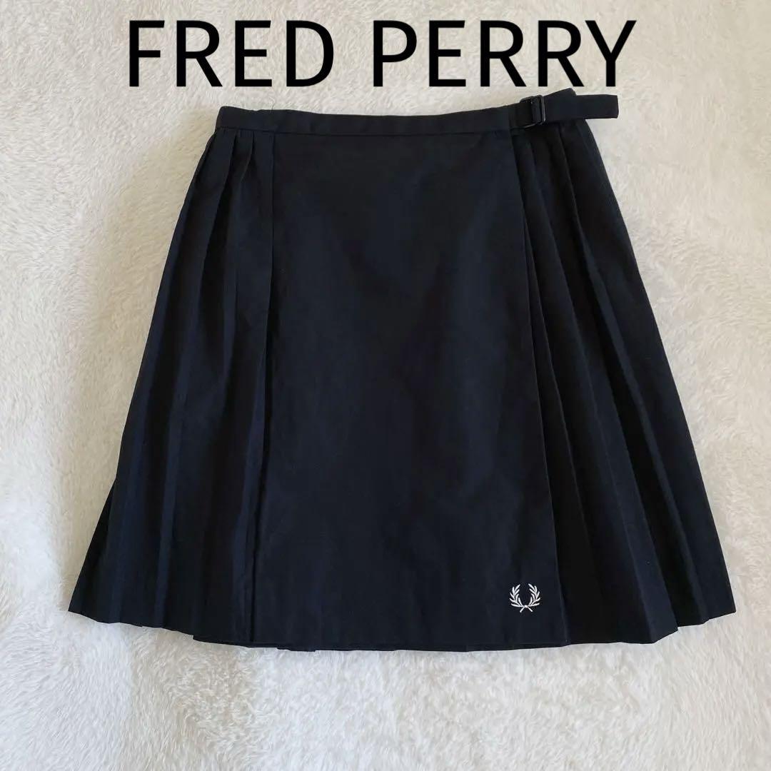 FRED PERRY プリーツスカート　ミニ　ブラック　刺繍ロゴ
