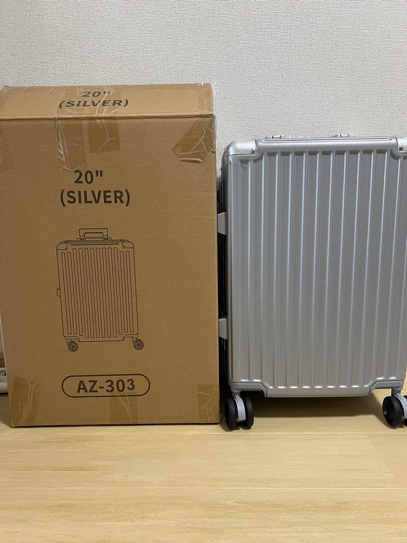 新品 Sサイズ　キャリーケース スーツケース 機内持ち込み　シルバー　軽量