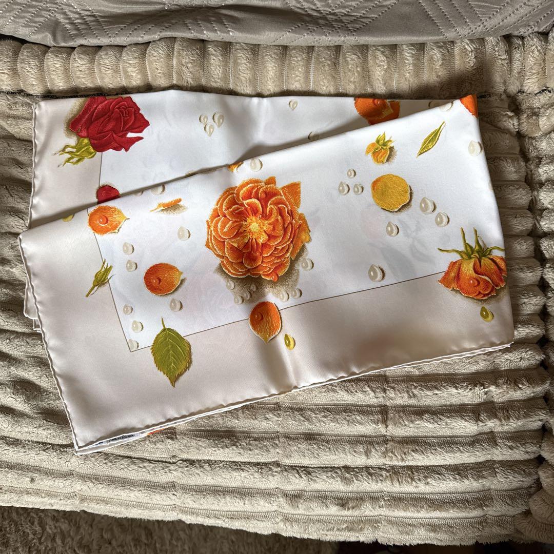 【新品】HERMÈS 花柄スカーフ