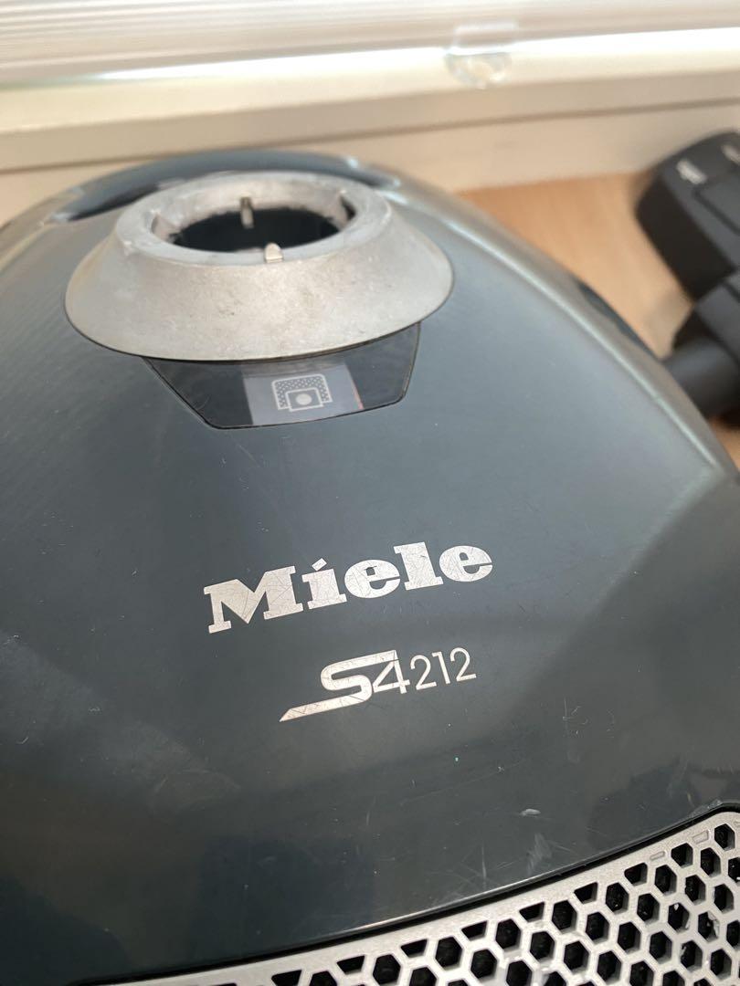 Miele キャニスター掃除機 本体　S4212