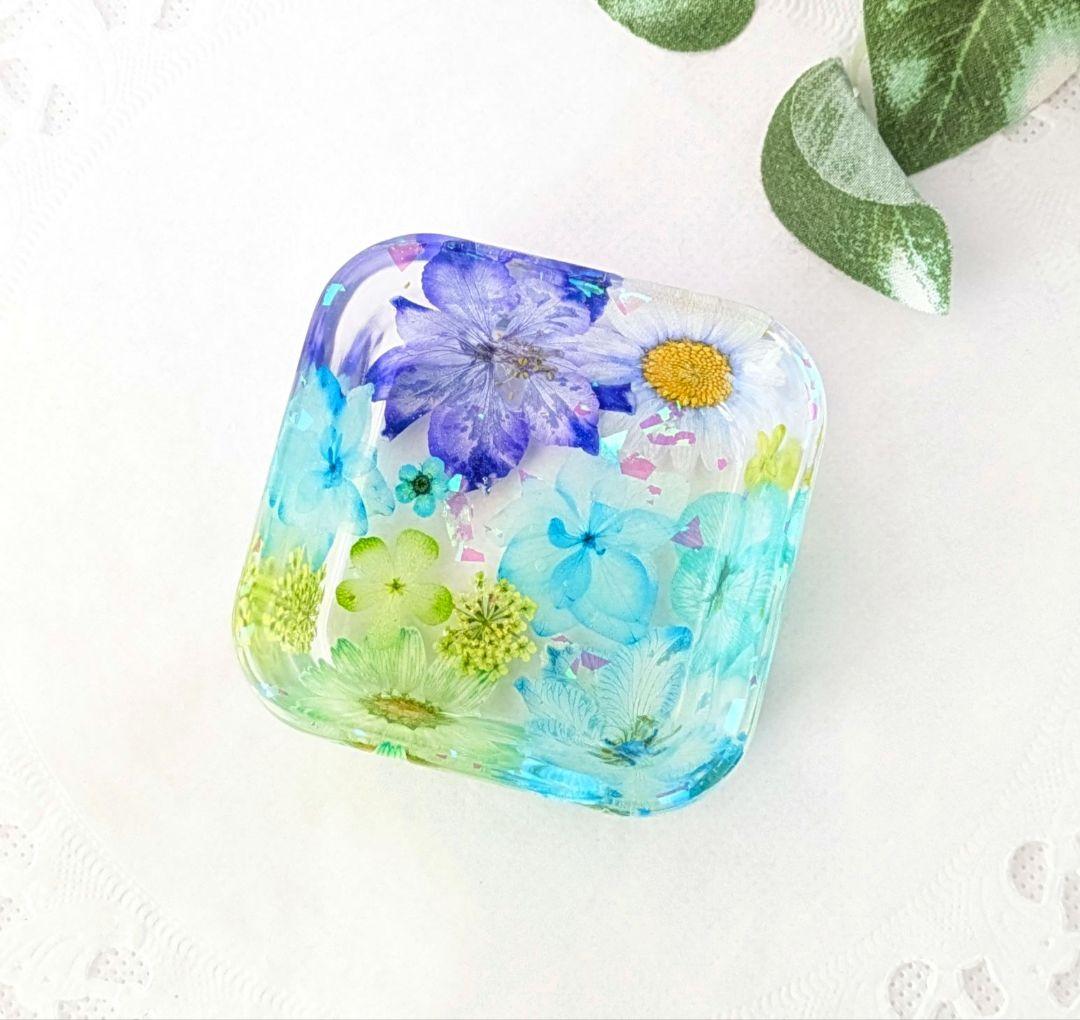 お部屋に癒しの空間を✳爽やか色のお花の小物入れ　スクエア型　固まるハーバリウム
