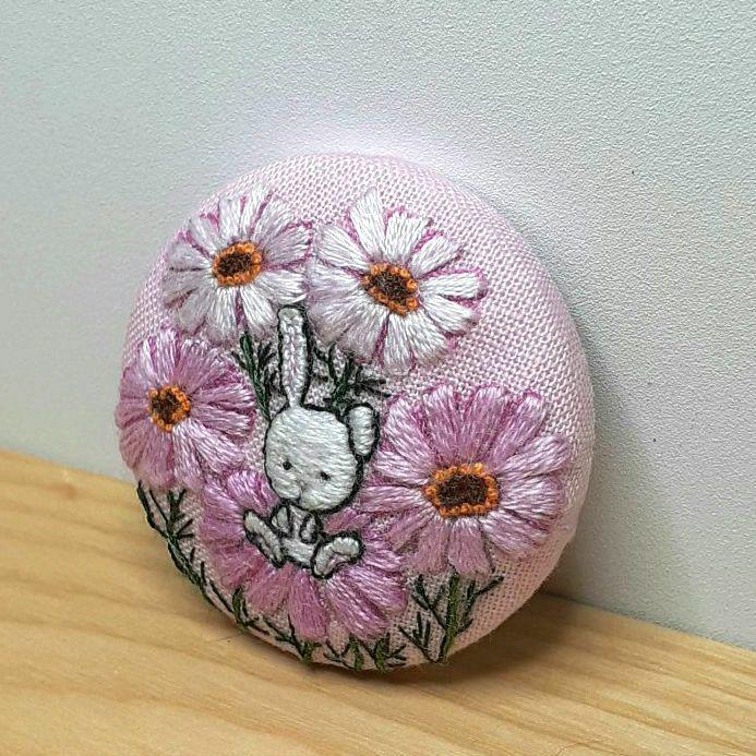 180  【ポッピン様専用】刺繍ブローチ　くるみボタン　ハンドメイド