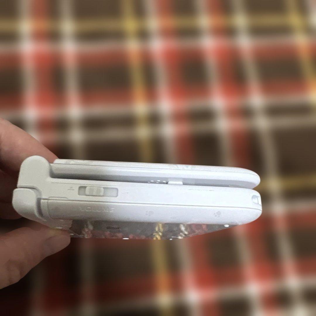 ニンテンドー3DS LL モンスターハンター4スペシャルパック アイルーホワイト ニンテンドー3DS LL モンスターハンター4スペシャルパック アイルーホワイト