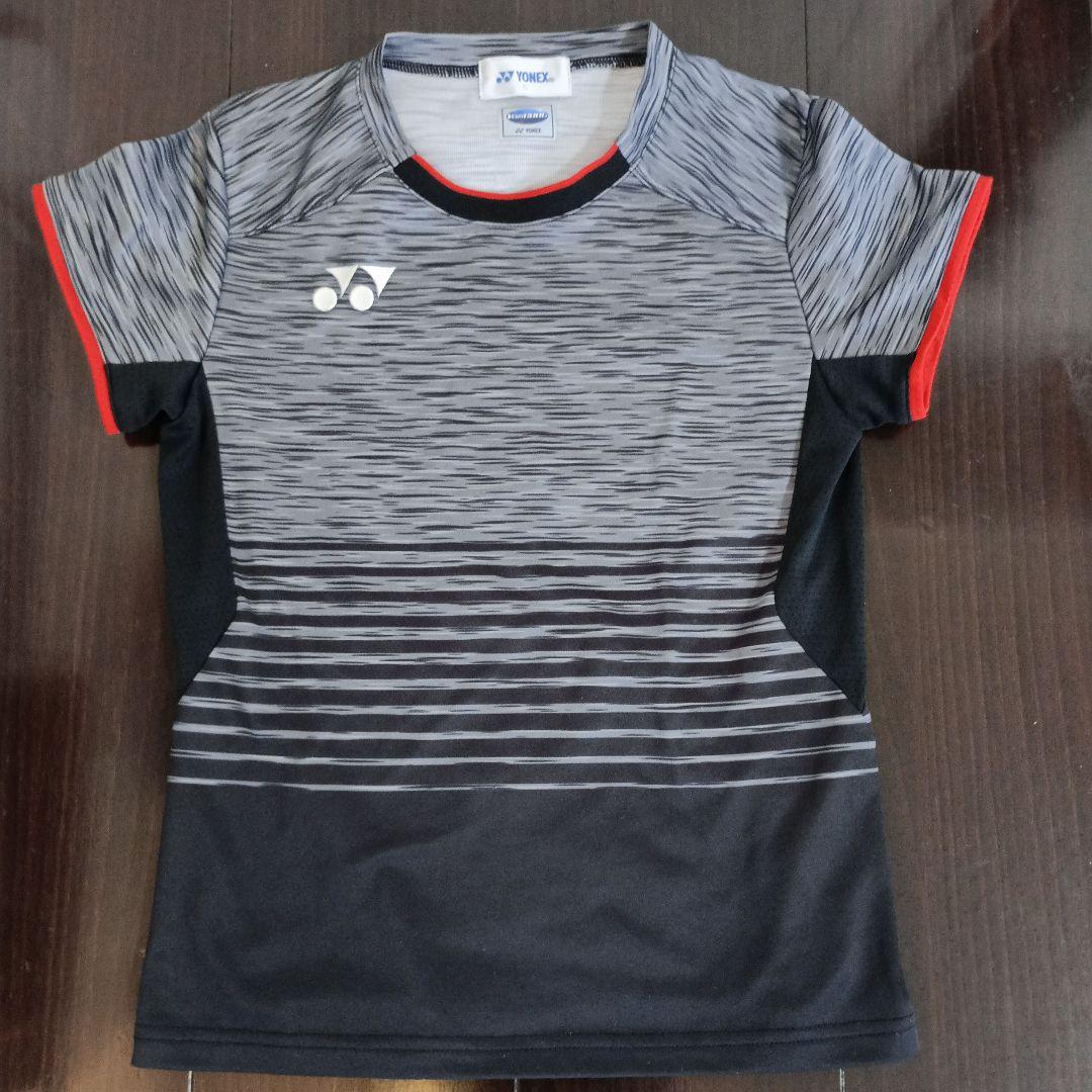 人気新品 YONEX バドミントンウェア Sサイズ グレー/ブラック/レッド ウェア