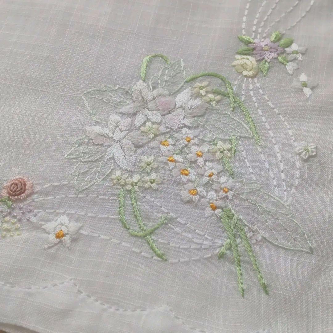 未使用●ベトナム刺繍②●ハンカチ ポアンポアン ブライダル ギフト 未使用●ベトナム刺繍②●ハンカチ ポアンポアン ブライダル ギフト