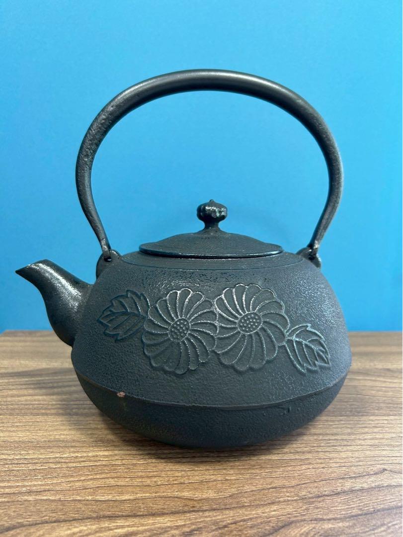 新品、供箱付　南部及春南部宝星堂造　２２型　平丸菊　鉄瓶　南部鉄瓶　南部鉄器 新品、供箱付 南部及春南部宝星堂造 22型 平丸菊 鉄瓶 南部