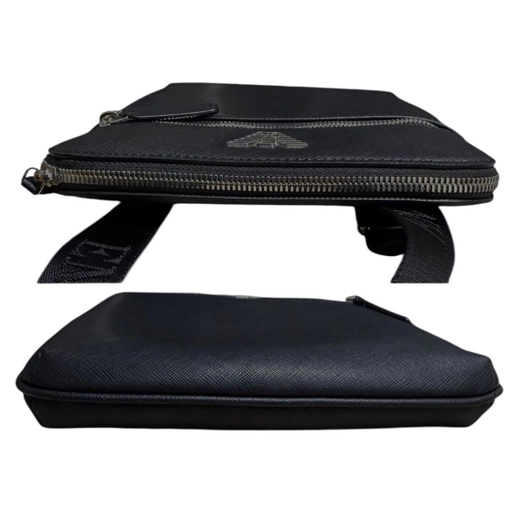 極美品✨エンポリオアルマーニ ショルダーバッグ ブラック PVC GAロゴ 極美品✨エンポリオアルマーニ ショルダーバッグ ブラック PVC GAロゴ