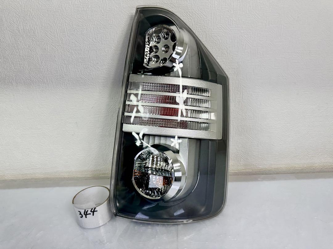 ヴォクシー ノア ZRR70G ZRR75G 前期 純正 右 ＬＥＤ テール