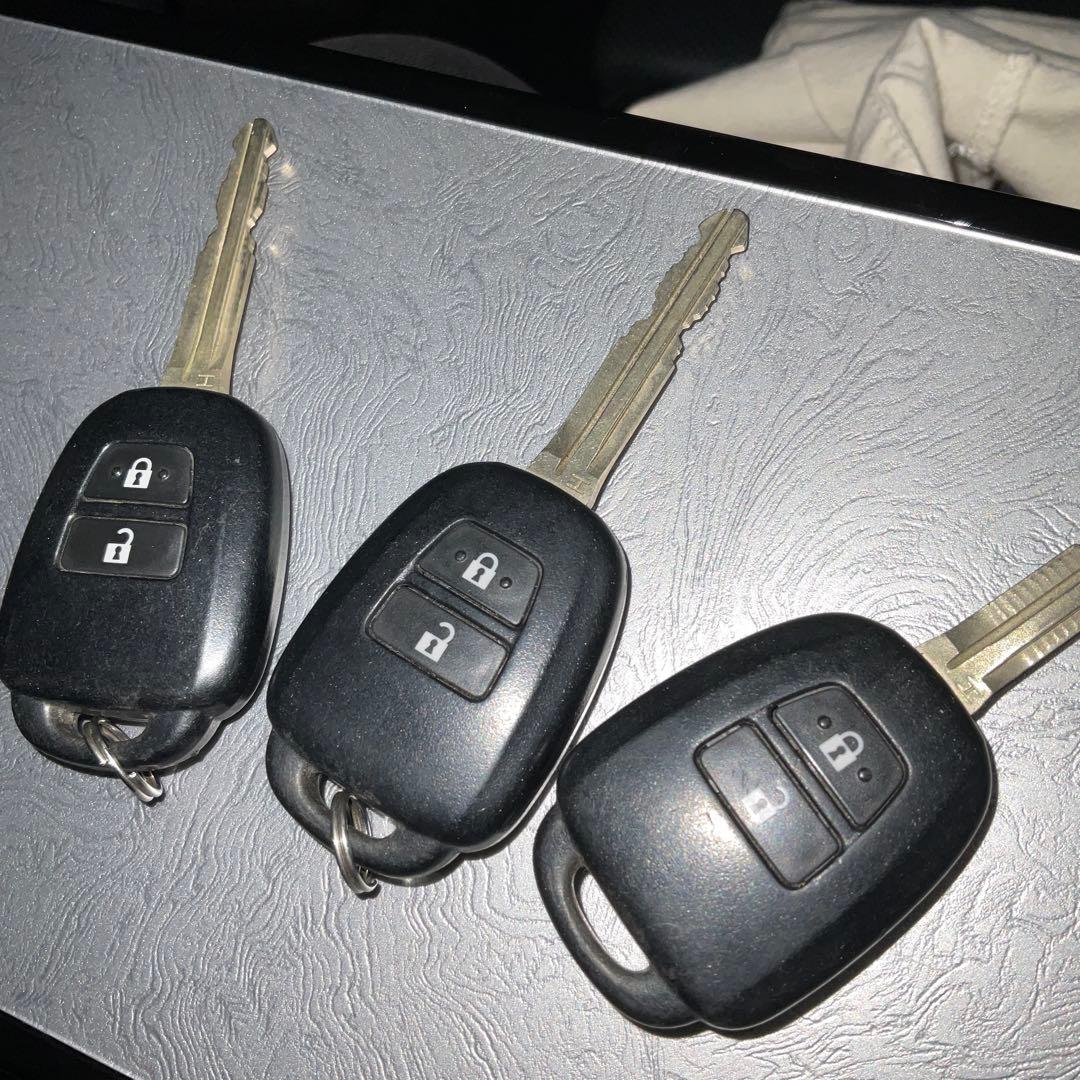 トヨタ　ハイエース等　純正　キーレス　1