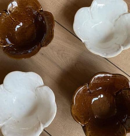 花型陶器皿 4個セット 白 茶目立った傷や汚れなし