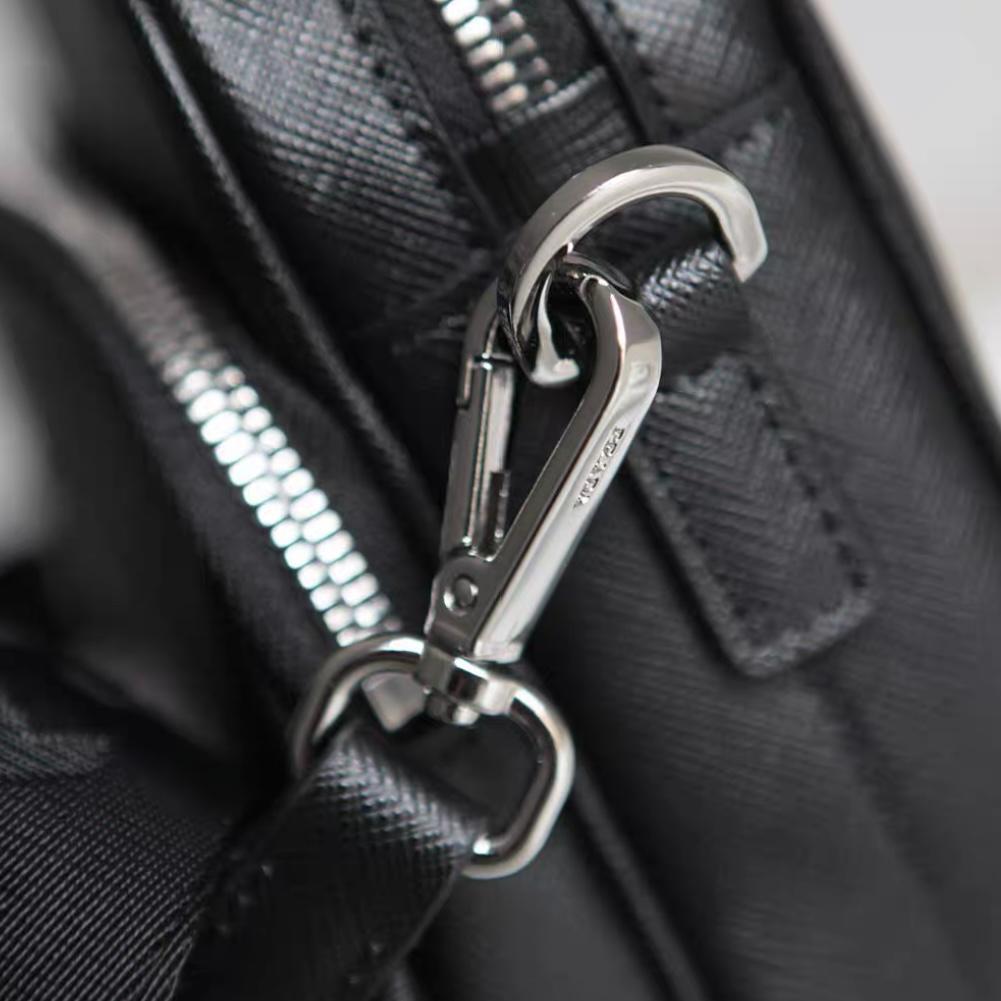 PRADA ブラック ショルダーバッグ PRADA ブラック ショルダーバッグ