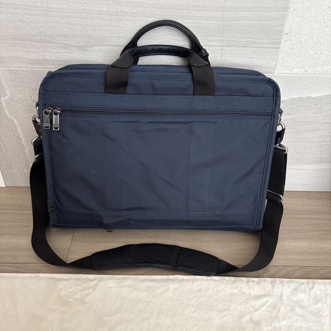 TUMI ネイビー 2ウェイビジネスバッグ - メルカリ