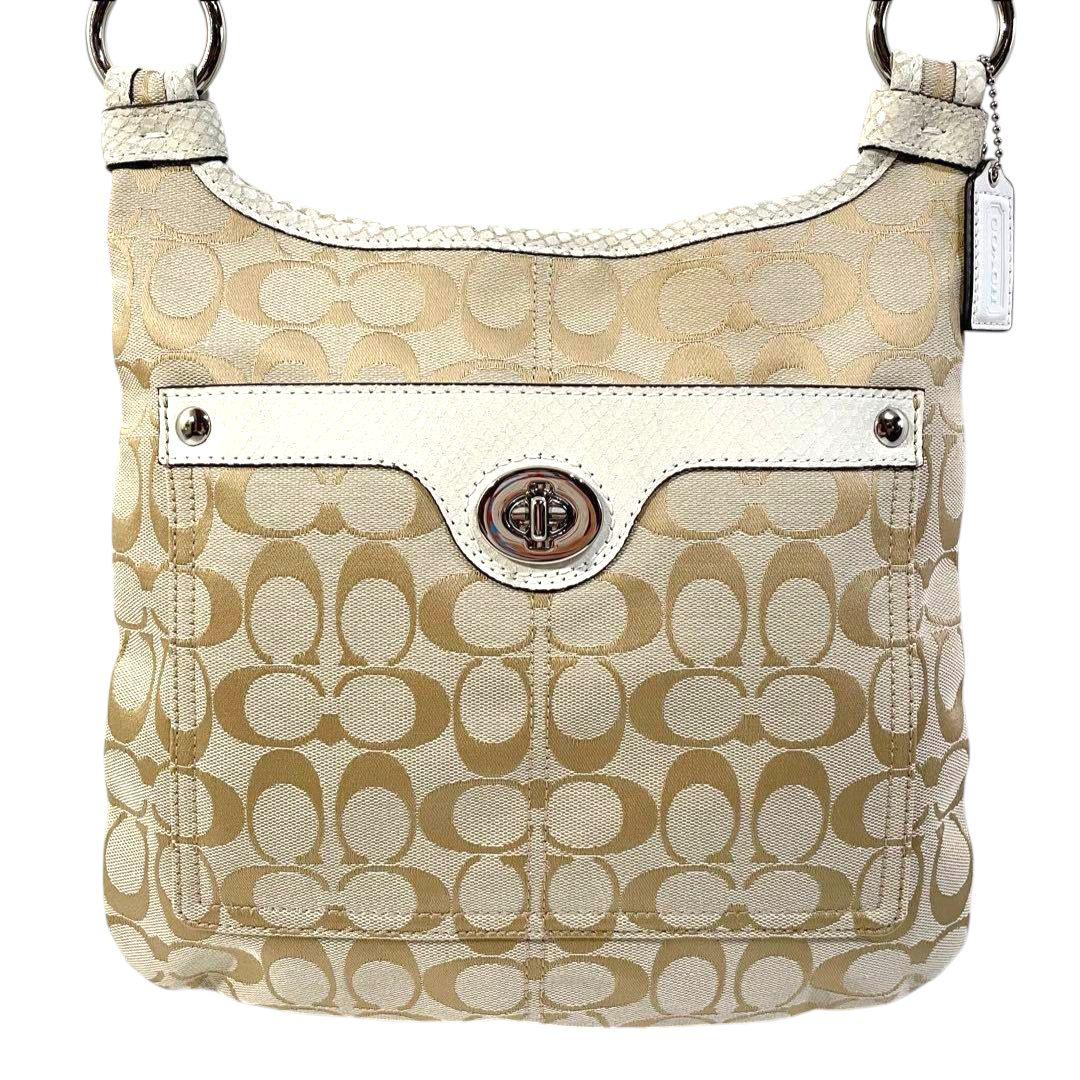 美品 正規品 コーチ ショルダーバッグ シグネチャー サコッシュ ターンロック