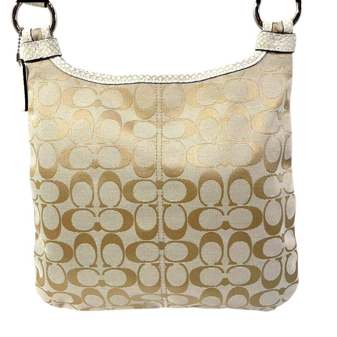 美品 正規品 コーチ ショルダーバッグ シグネチャー サコッシュ ターンロック