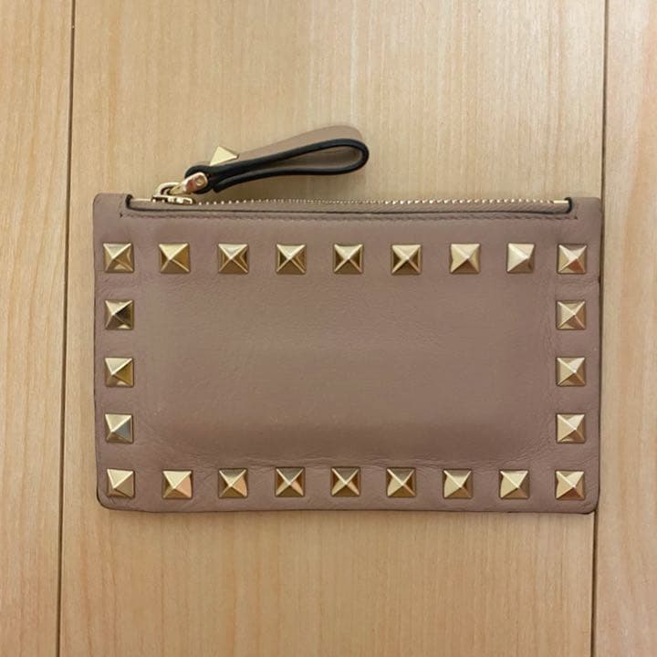 期間限定値下げ】VALENTINO ロックスタッズカードケース aljaser.com.bh