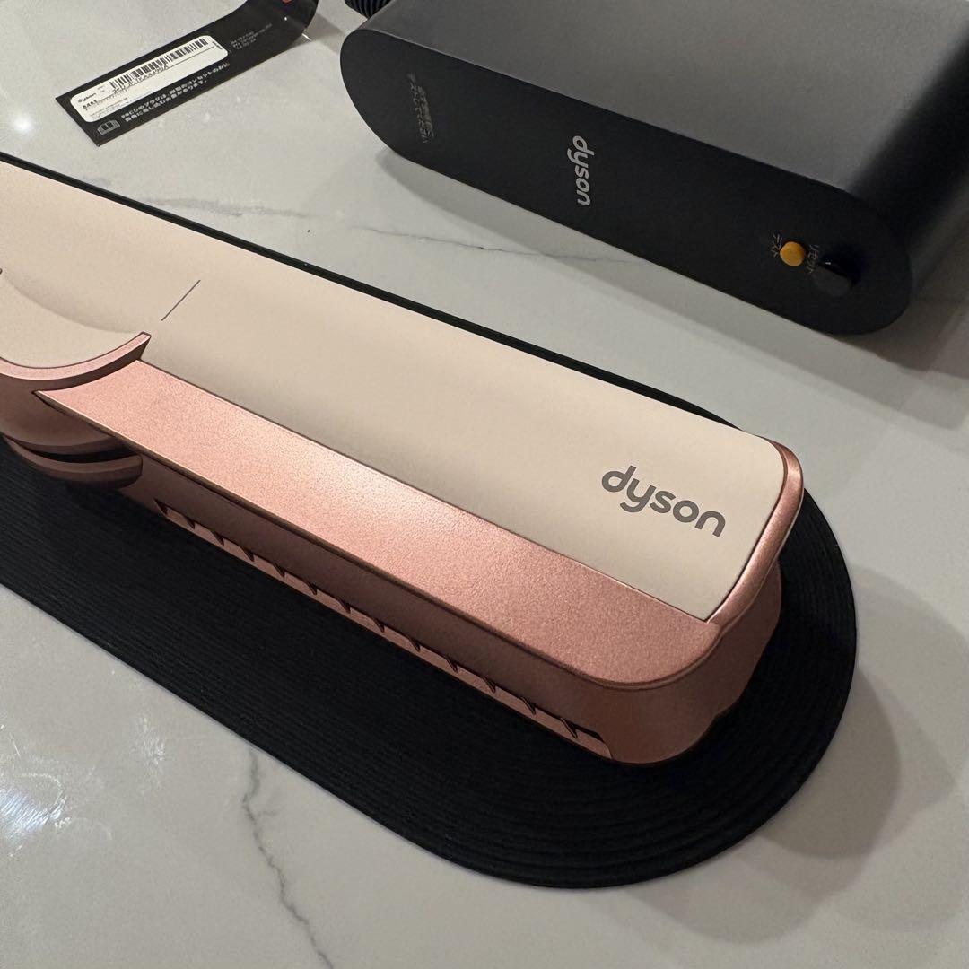 Dyson Airstrait