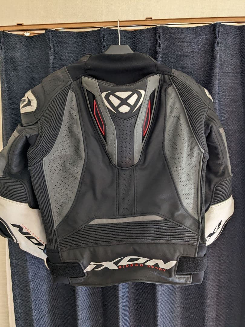 ixon セパレートレーシングツナギ(上) (23970円)