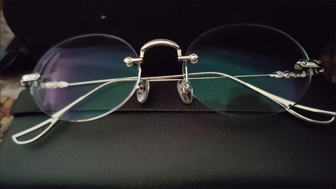メタルフレーム オーバル型眼鏡 グラデーションレンズ