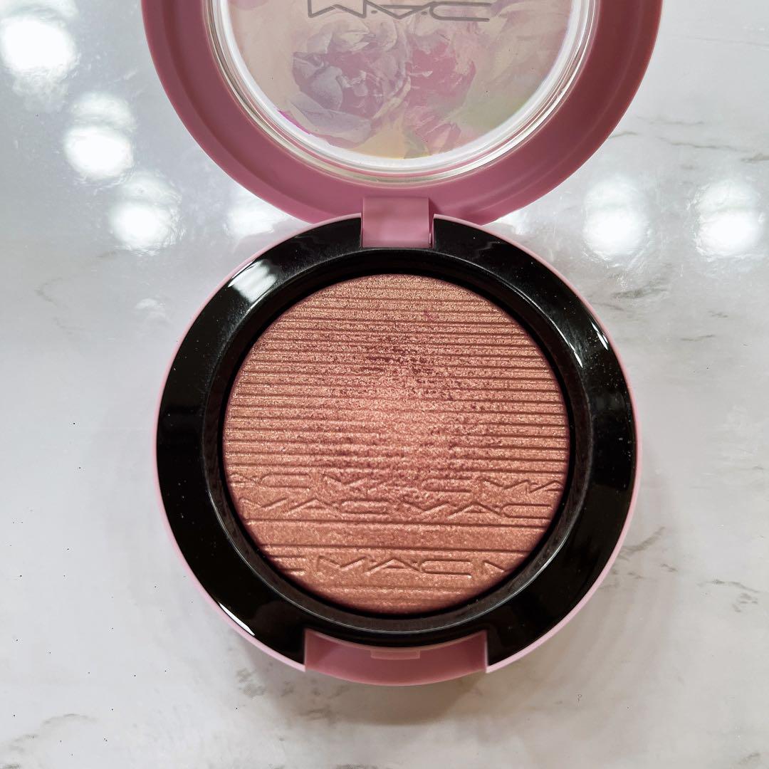 MAC マック
エクストラディメンション スキンフィニッシュ