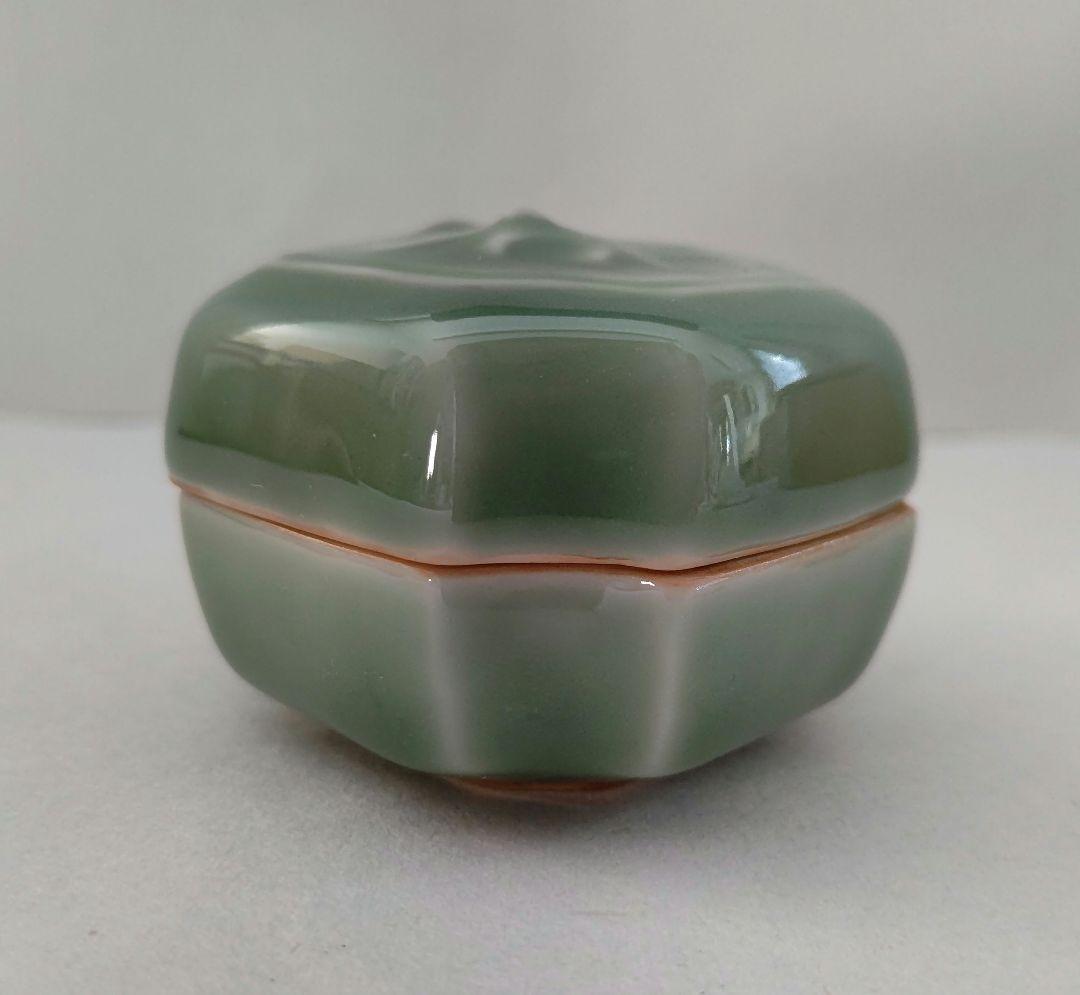 渓山作 天龍寺 青磁香合 共箱 直径7cm H4-0507① - メルカリ