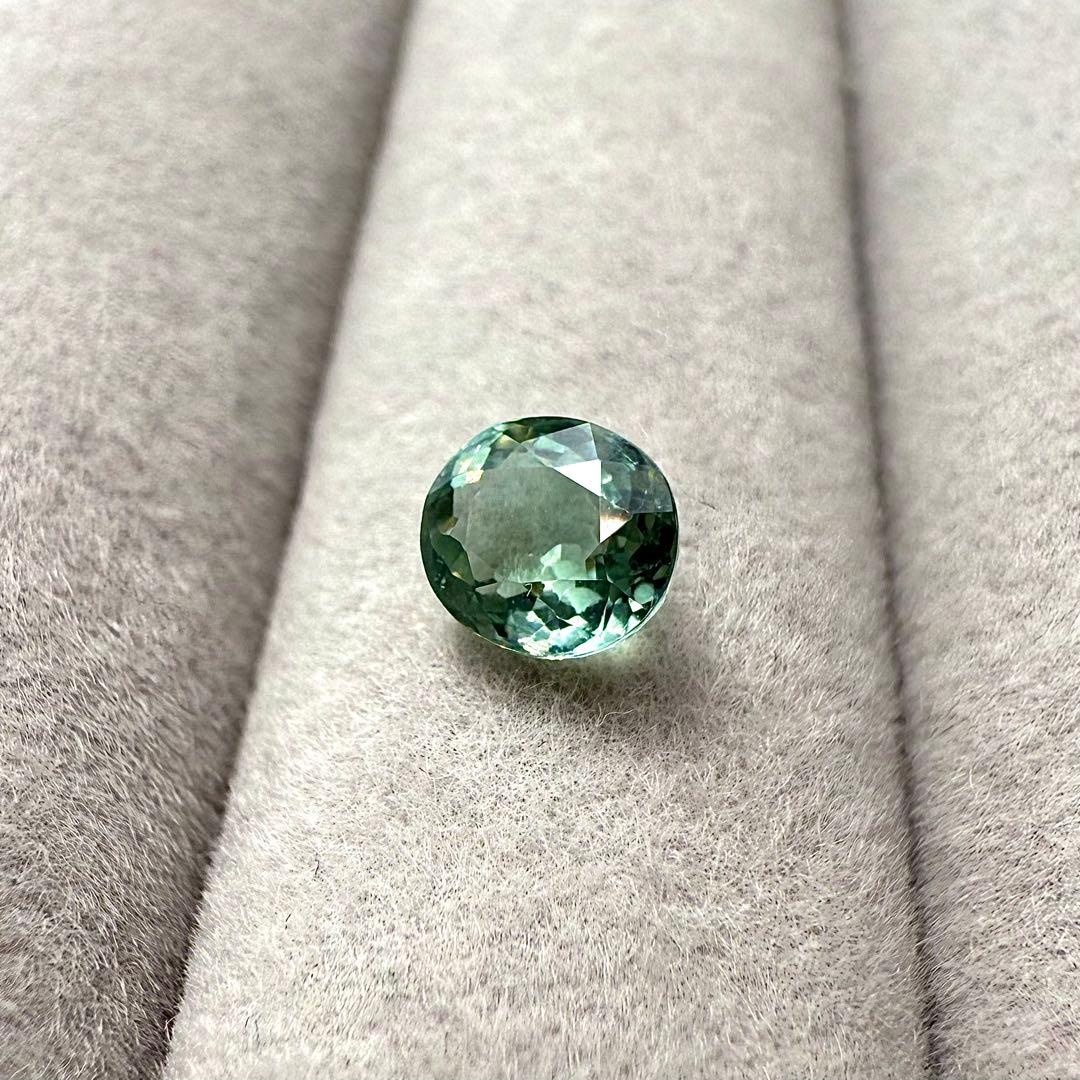 ◆ブラジル産◆ パライバトルマリン 1709 ルース 0.72ct 宝石鑑別書 ◆ブラジル産◆ パライバトルマリン 1709 ルース 0.72ct 宝石鑑別書