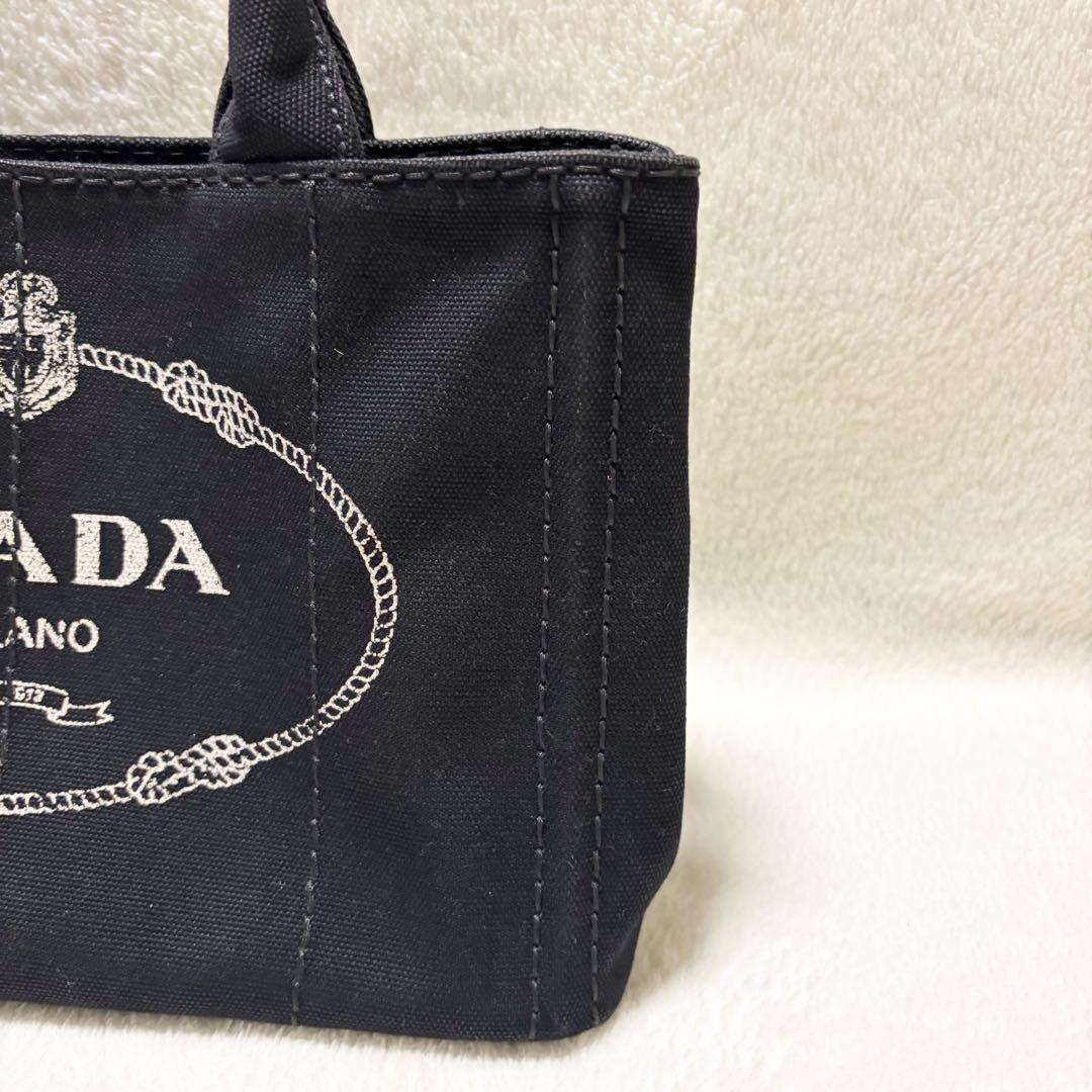 PRADA ブラックキャンバストートバッグ 三角ゴールドプレート