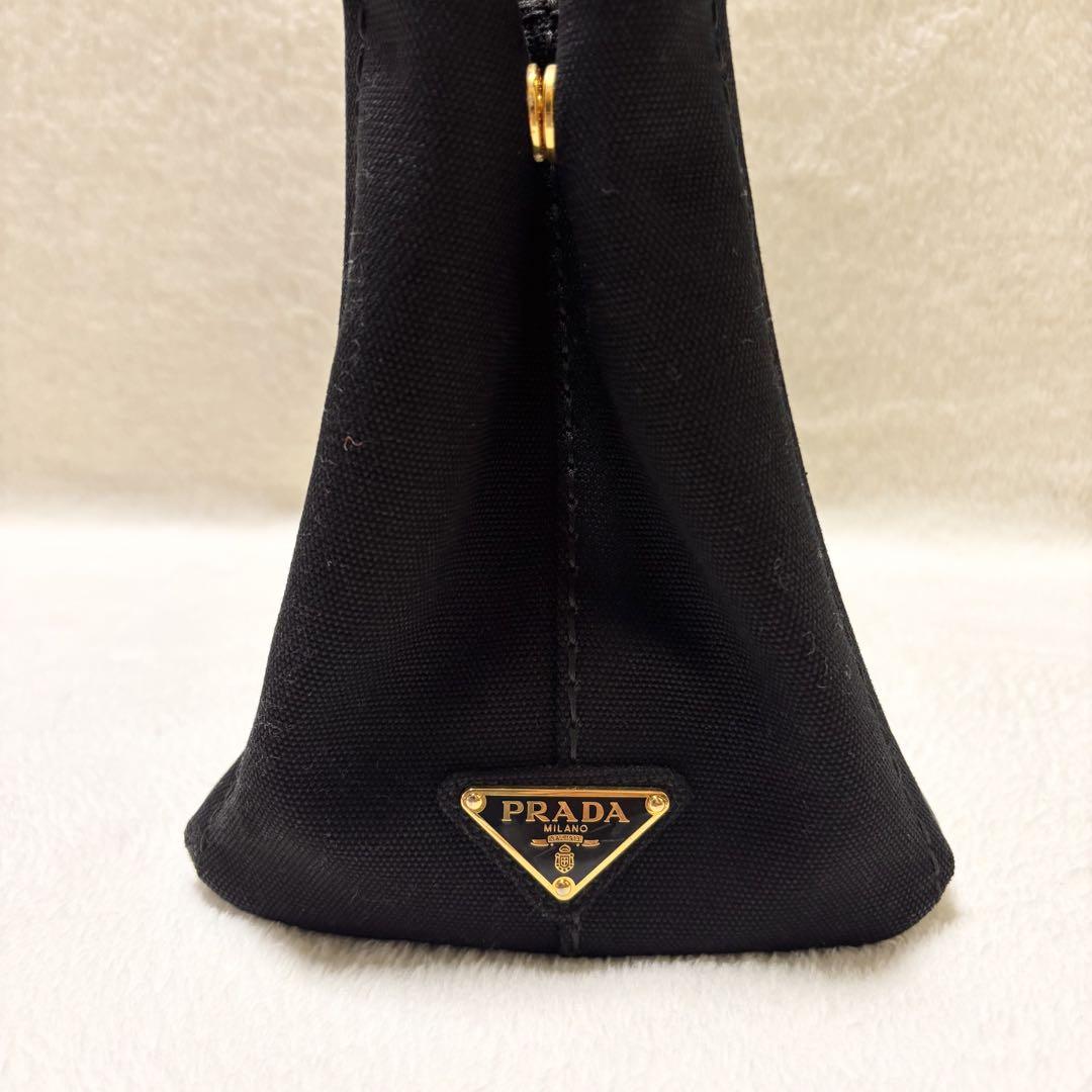 PRADA ブラックキャンバストートバッグ 三角ゴールドプレート