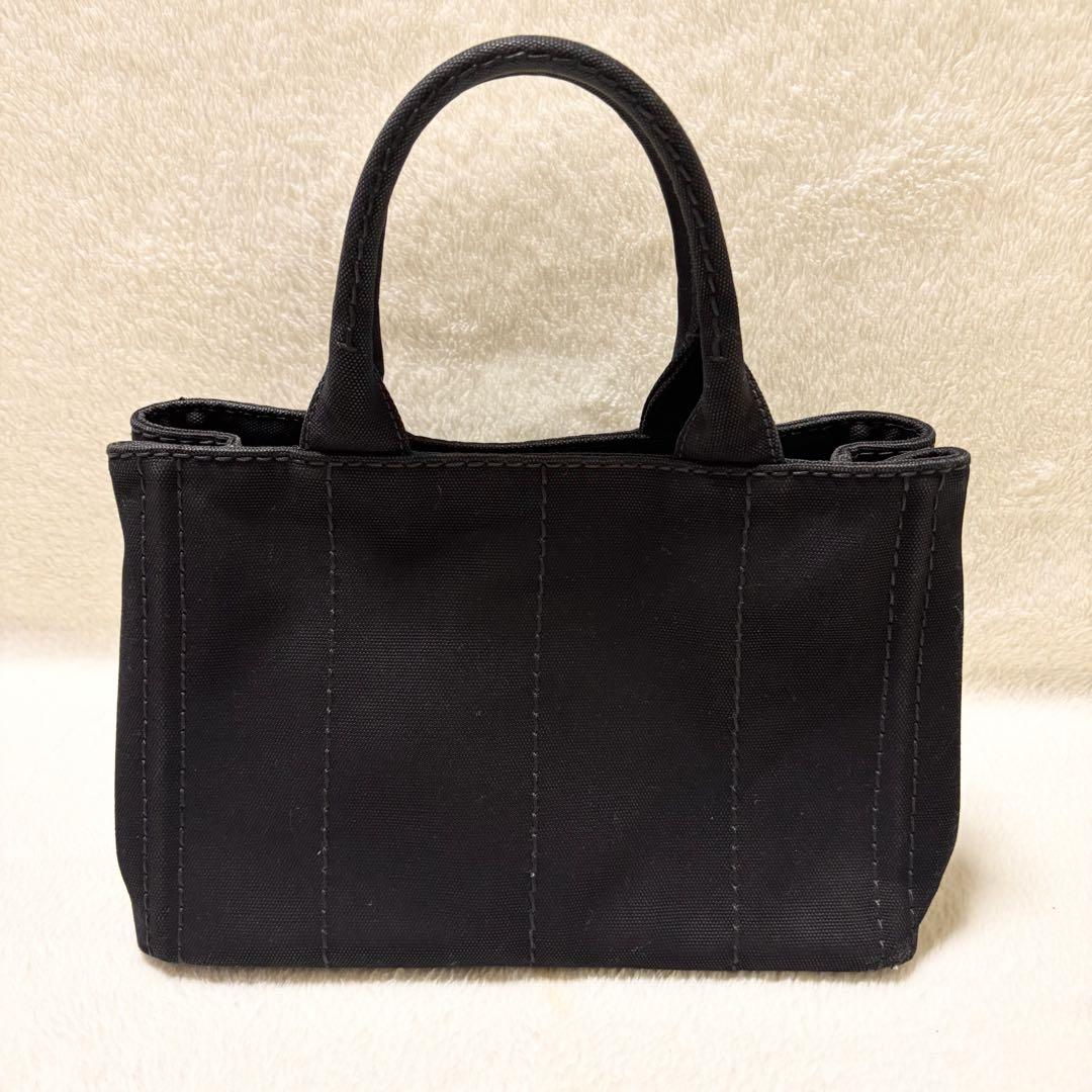 PRADA ブラックキャンバストートバッグ 三角ゴールドプレート
