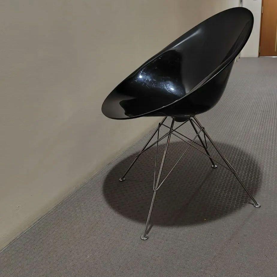 椅子 Kartell EroS black ERO/S/ WITH CENTRAL SUPPORT KARTELL ARMCHAIR | Bello Spazio