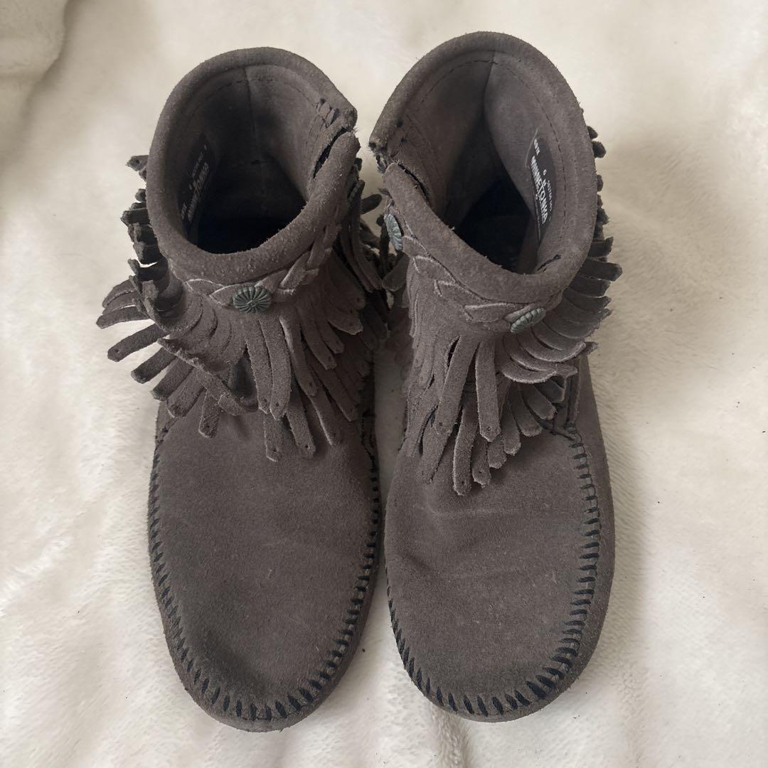 MINNETONKA フリンジ付きスエードブーツ グレー♡23cm