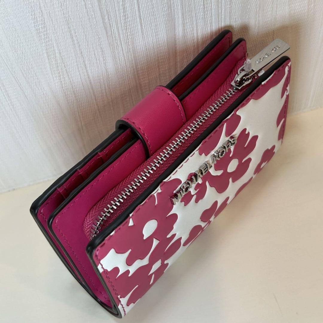 新品未使用MICHAEL KORS フラワープリント 二つ折り財布 MICHAEL KORS フラワーパターン 二つ折り財布 - メルカリ