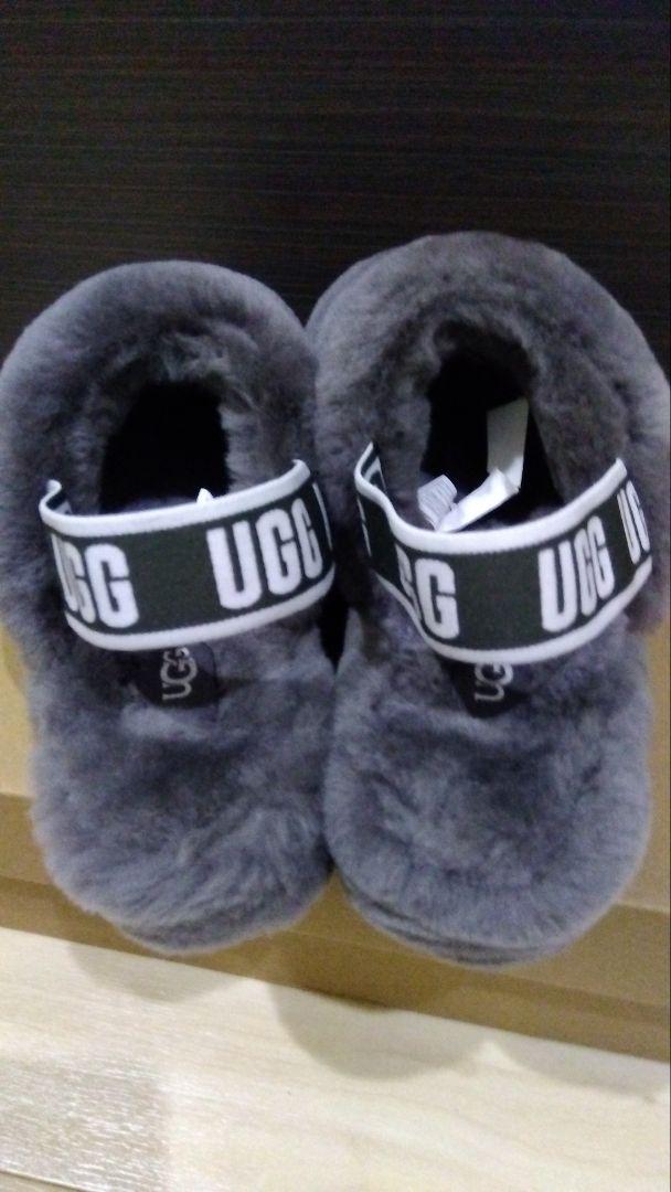 UGGファーサンダル