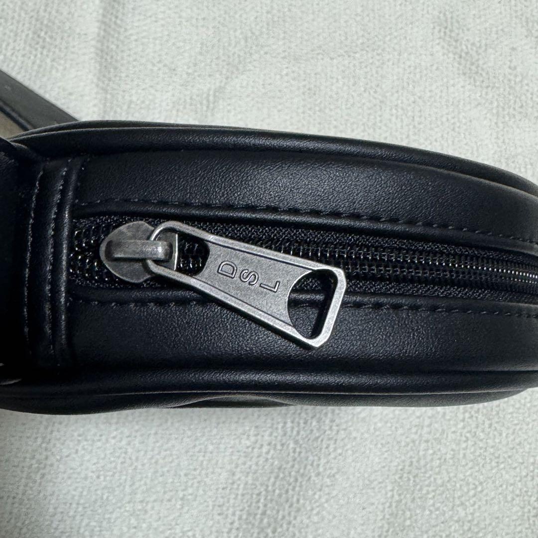 DIESEL ショルダーバッグ ラウンド Dロゴ エンボス クロス
