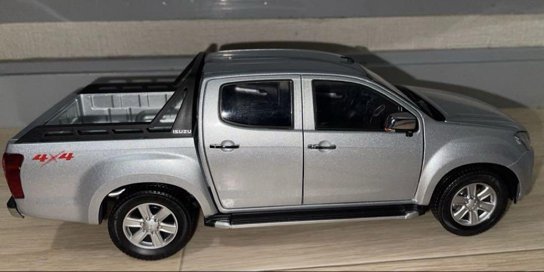 1/18 いすゞ D-Max