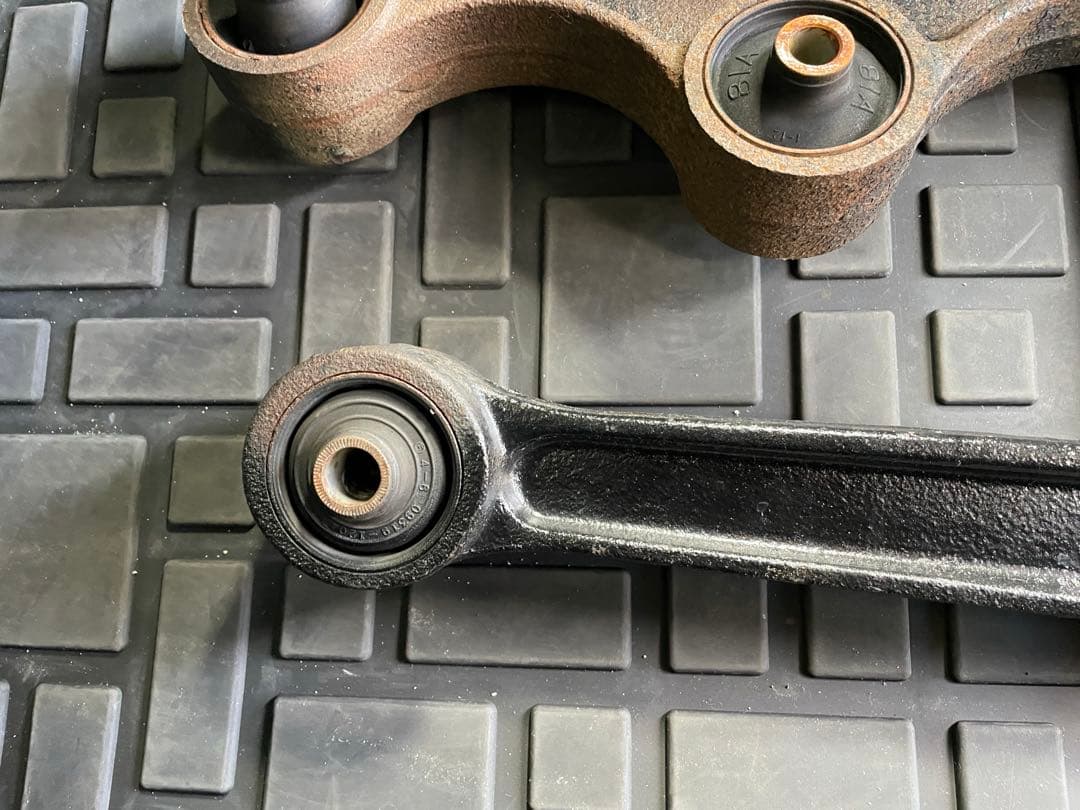 スズキ ジムニー JA12 フロント リーディングアーム スズキ ジムニー JA12 フロント リーディングアーム