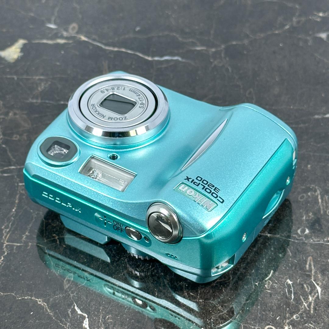 3200