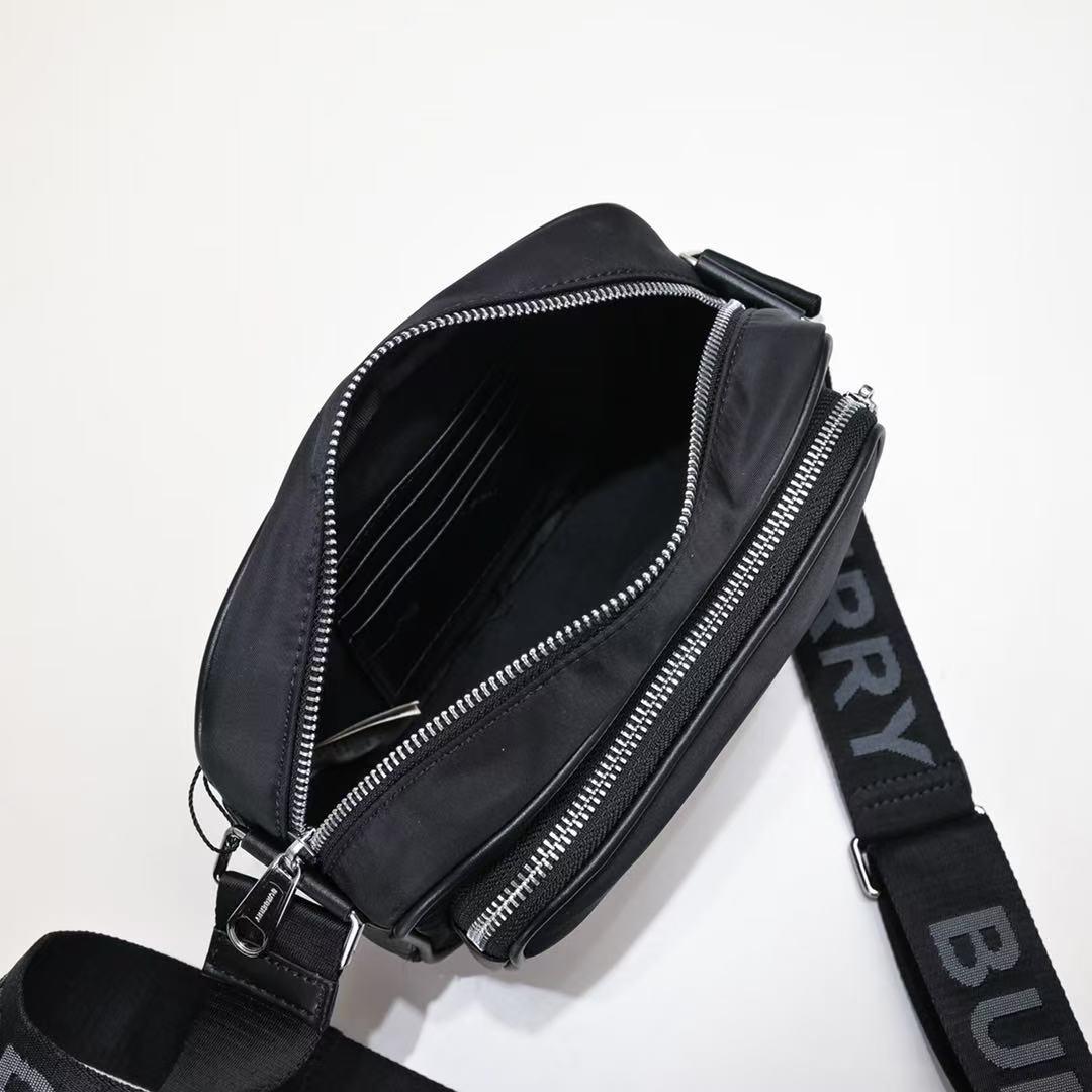 BURBERRY ボディバッグ ブラック~ BURBERRY ボディバッグ ブラック~