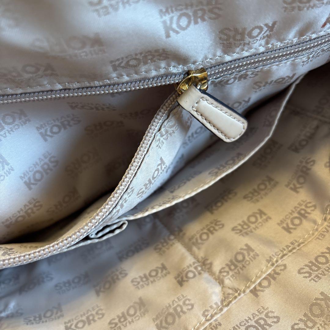 【美品】MICHAEL KORS MKロゴトートバッグ ホワイト×ベージュ Michael Kors MKロゴトートバッグ ベージュ