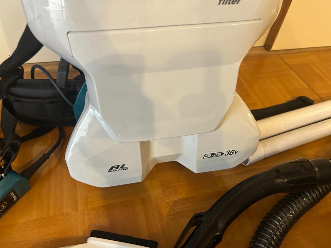 Makita 充電式背負クリーナ VC660D バッテリー4個、充電器付属