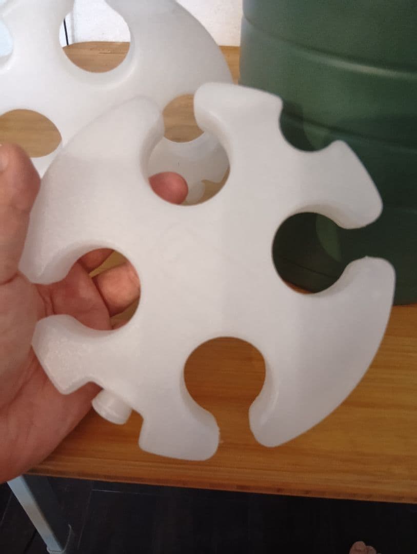 ワークマン★ラウンド真空ハイブリッドコンテナ＋Ujack手裏剣保冷剤2個