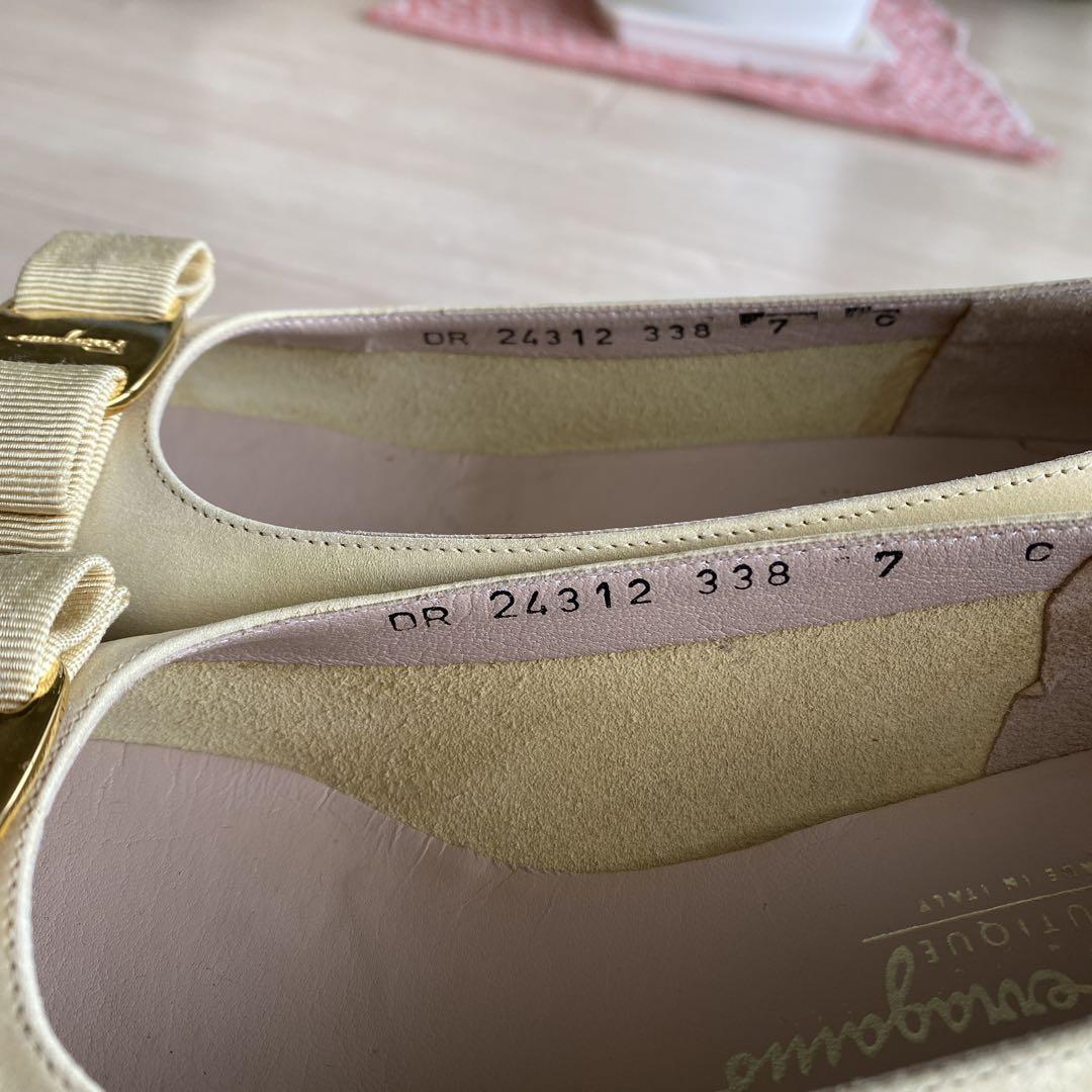 靴 Salvatore Ferragamo VARA 24.0