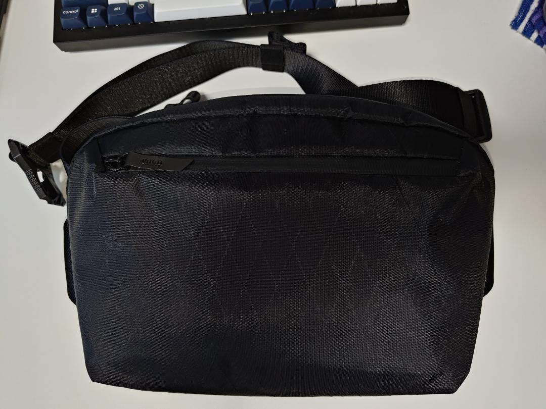 バッグ ALPAKA Go Sling Mini V2