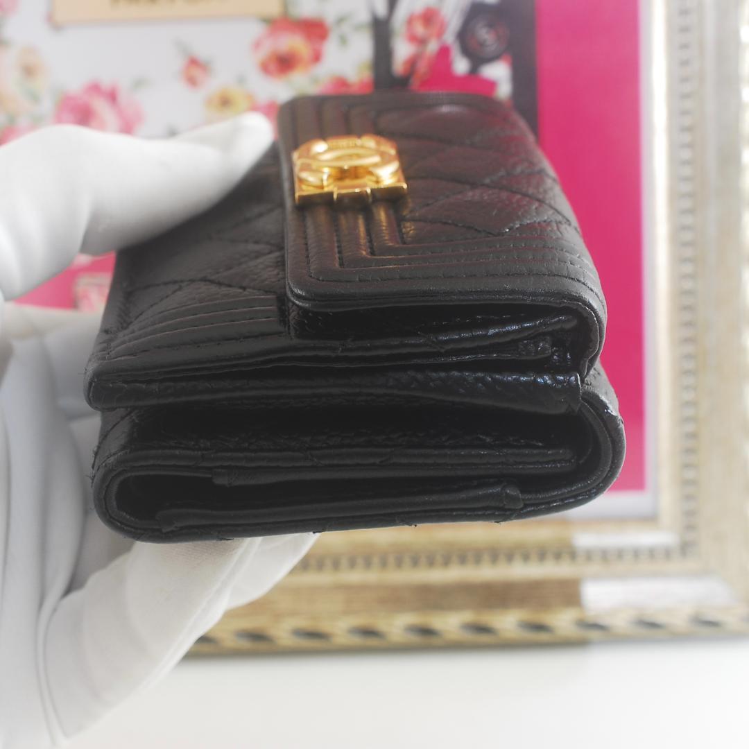 シャネル　マトラッセ　ボーイシャネル　キャビアスキン　三つ折り財布 CHANEL⭐︎シャネル⭐︎キャビアスキン☆ボーイ☆マトラッセ