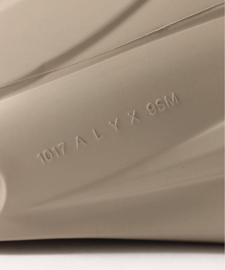卍 1017